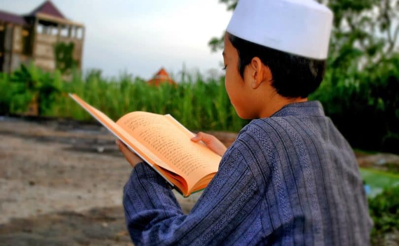Tepatkah Belajar Agama Tanpa Guru?